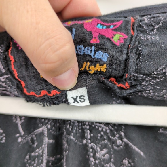 Johnny Was LA Embroidered Floral Bird Top Ruffle‎ Henley Black XS Boho Festival - Picture 9 of 10